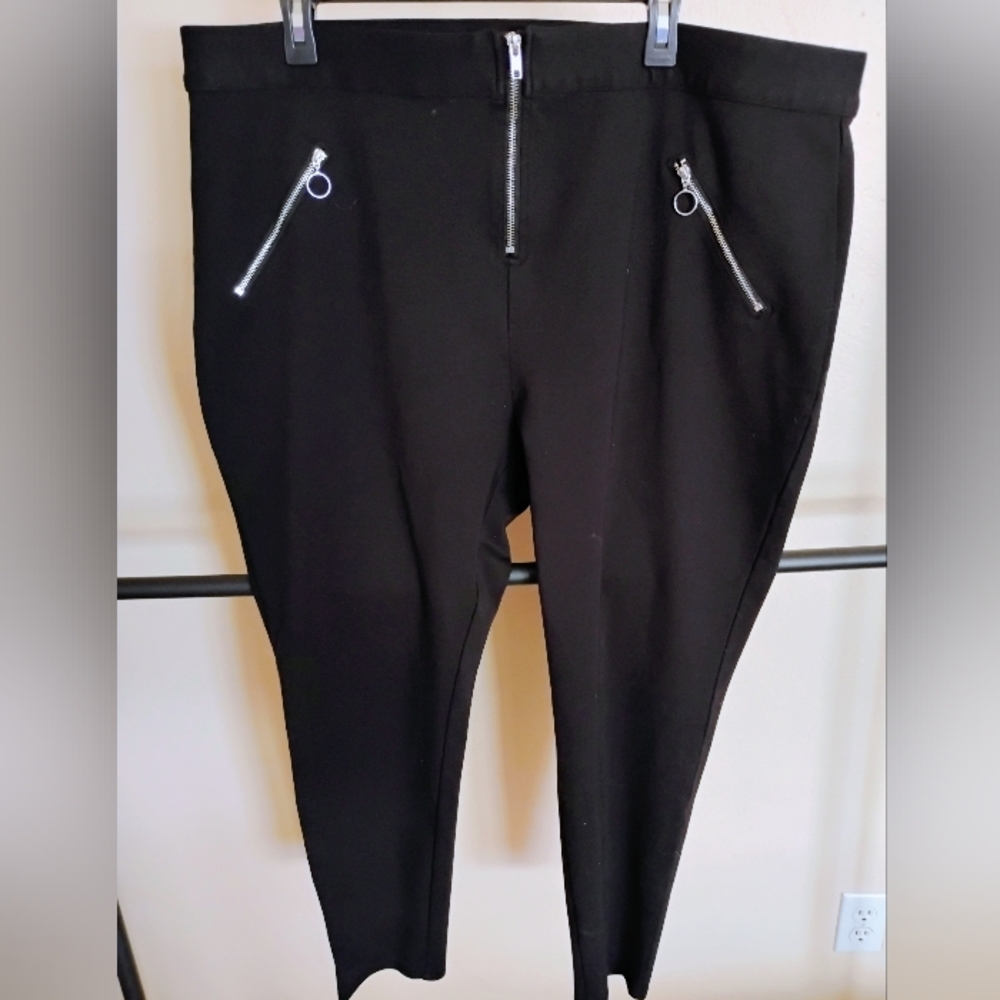 Hot Topic Black Zipper Accent Pants
